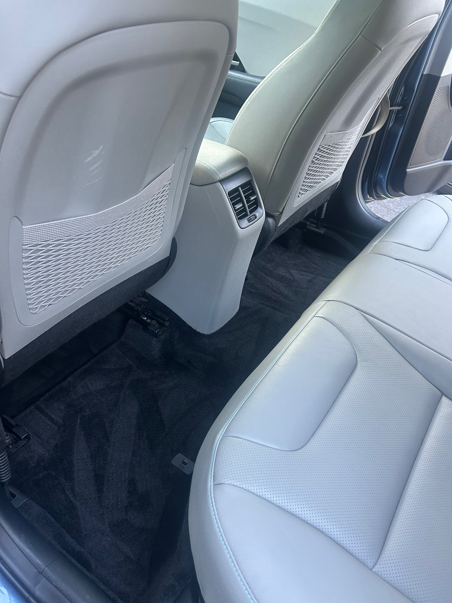 Detailed Range Rover front interior